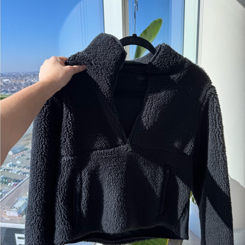 Cropped Alo Black Sherpa Half Zip